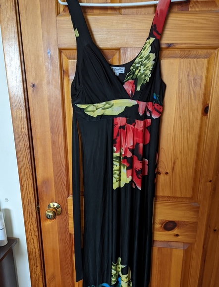 Beautiful maxi dress, new, never worn - Picture 1 of 3